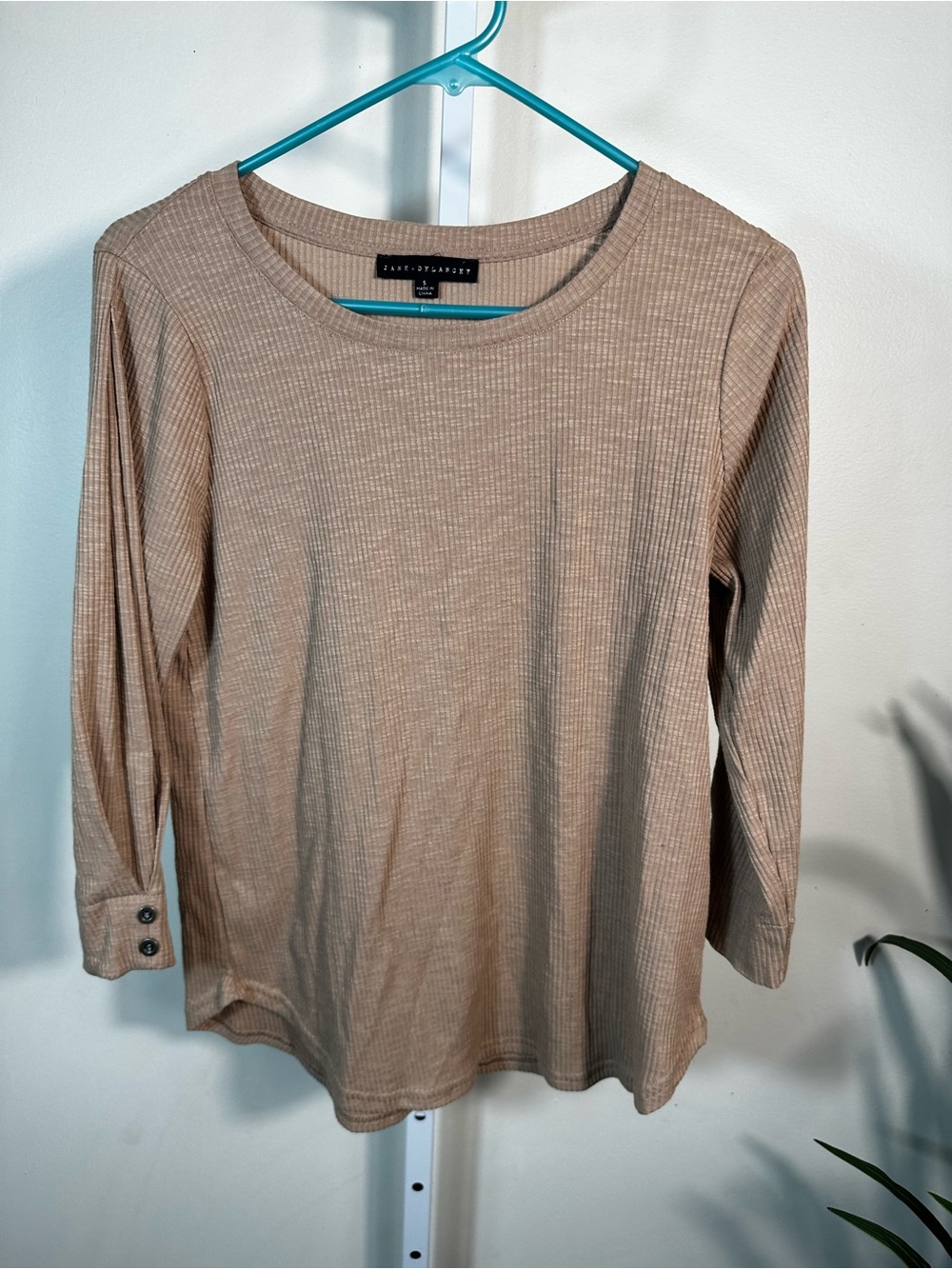 059. Jane + Delancey Tan Ribbed Knit Button Cuff Long Sleeve Top Womens Small